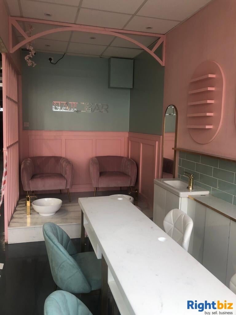 BEAUTIFUL NAIL SALON ON HOUNSLOW HIGH STREET Photo 4