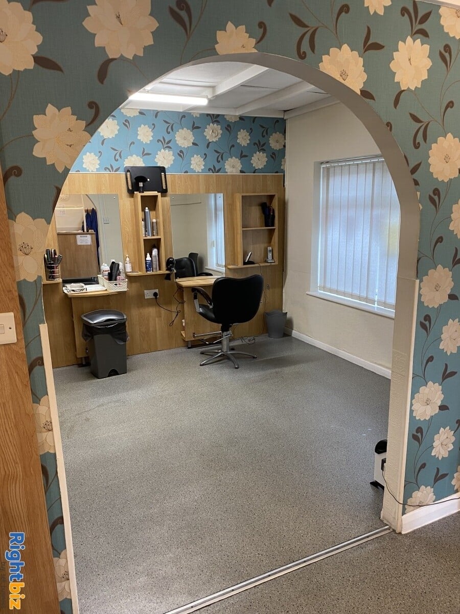 Expanding village-based salon with bags of potential just outside of Lincoln