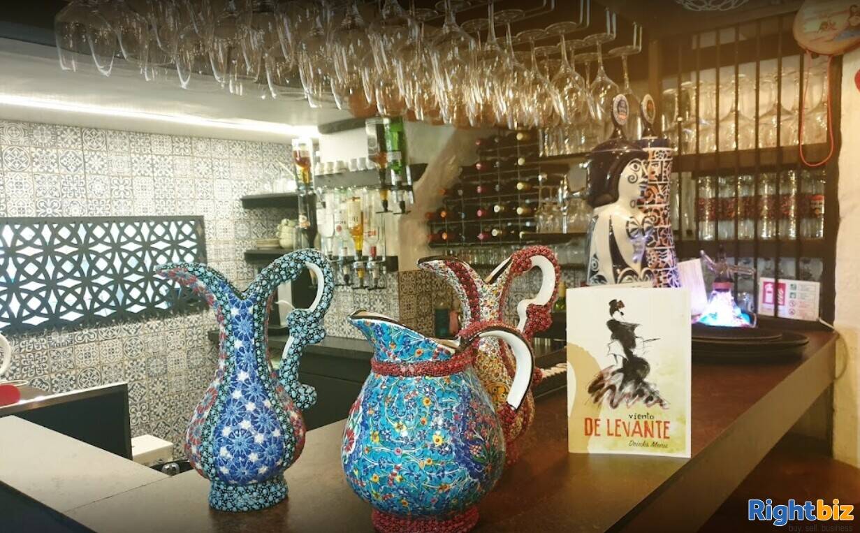 A Warm and Inviting Mediterranean Restaurant in Chichester, West Sussex For Sale Photo 3
