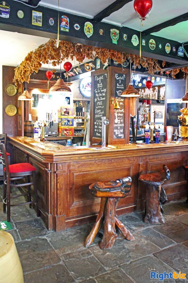 GWENT - WELL KNOWN FOOD LED COUNTRY PUB WITH PANORAMIC VIEWS OF SURROUNDING COUNTRYSIDE Photo 4
