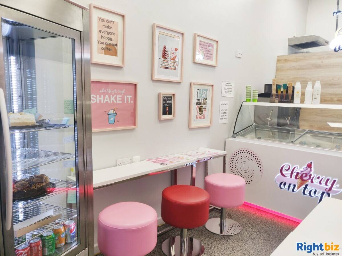 Desserts / bubble tea  shop/ cafe for sale in Cwmbran shopping centre south wales Photo 4