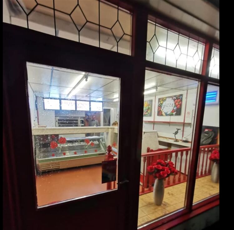 PIZZA & KEBAB TAKEAWAY busy main road position CHORLEY AREA Photo 4