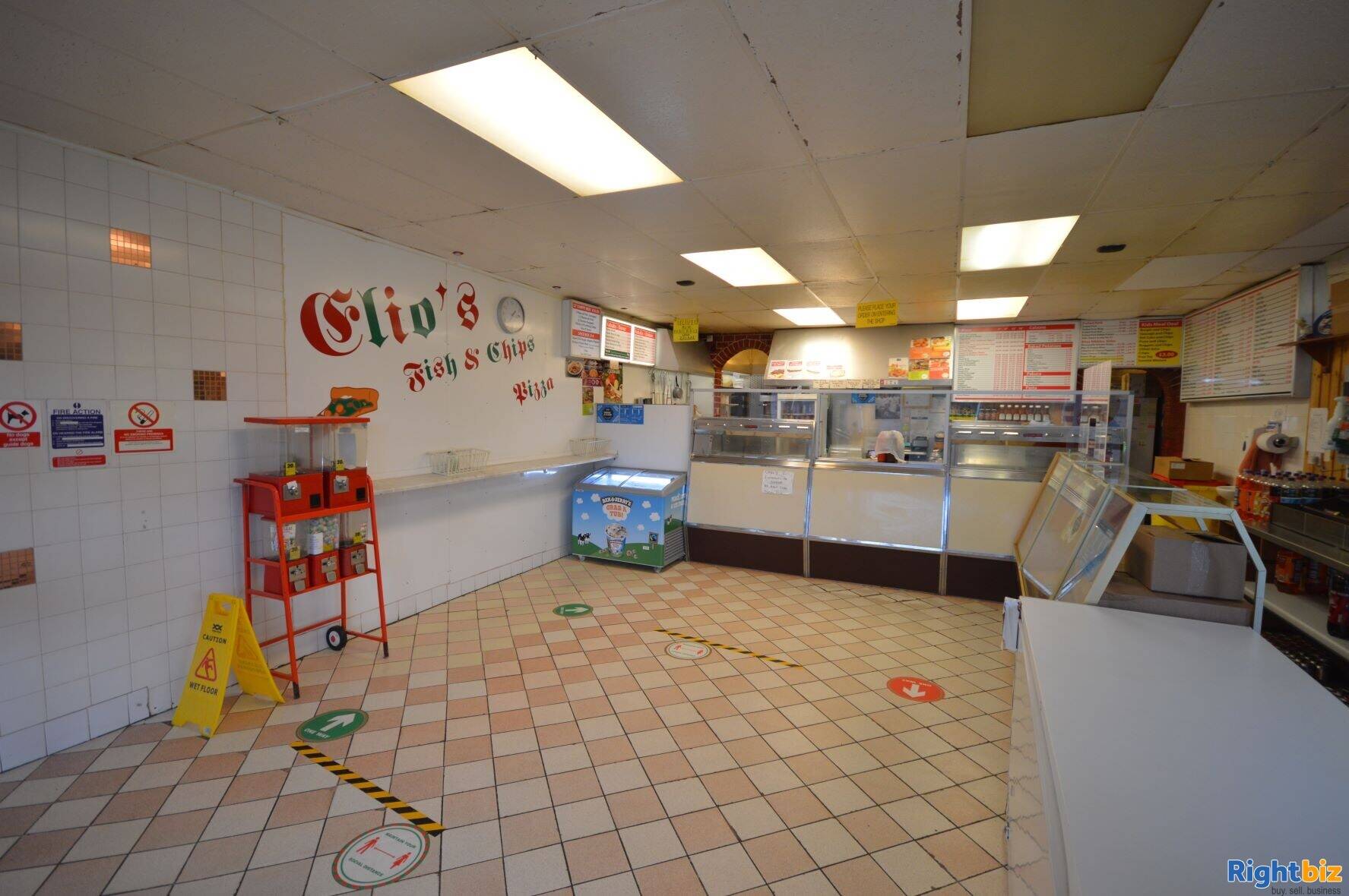 Popular traditional Fish and Chip Shop for sale in Glenrothes. (ref 1437) Photo 3