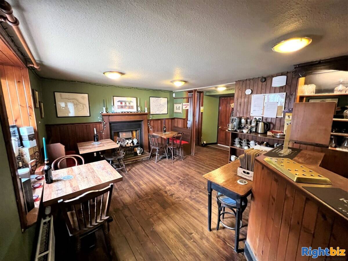 Superb Village Pub and spacious owners flat in the ever popular East Neuk of Fife. (ref 1455)