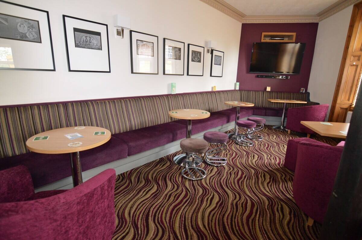 NORTHUMBERLAND - BEAUTIFULLY PRESENTED PUBLIC HOUSE Photo 4