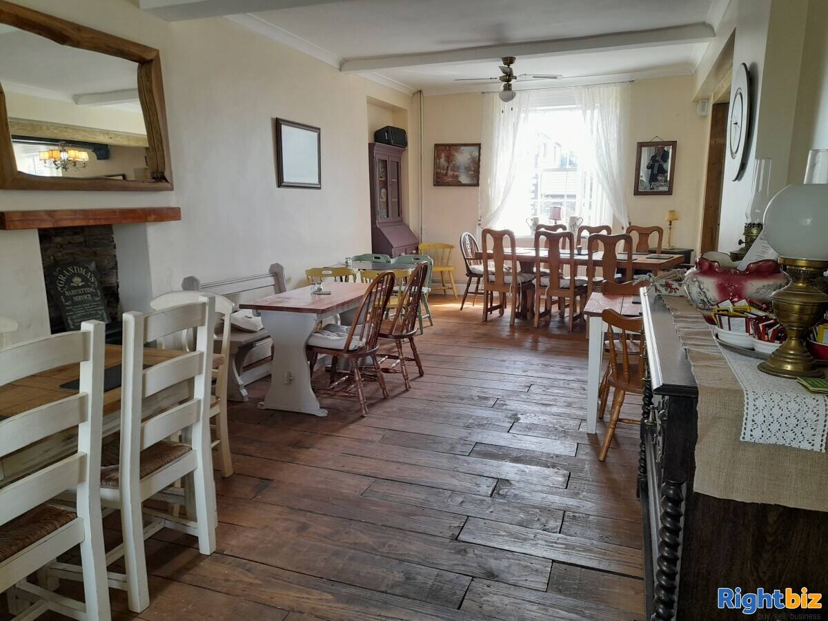 PONTYPRIDD - CHARMING VILLAGE PUB WITH OUTSTANDING VIEWS OF SURROUNDING VALLEYS