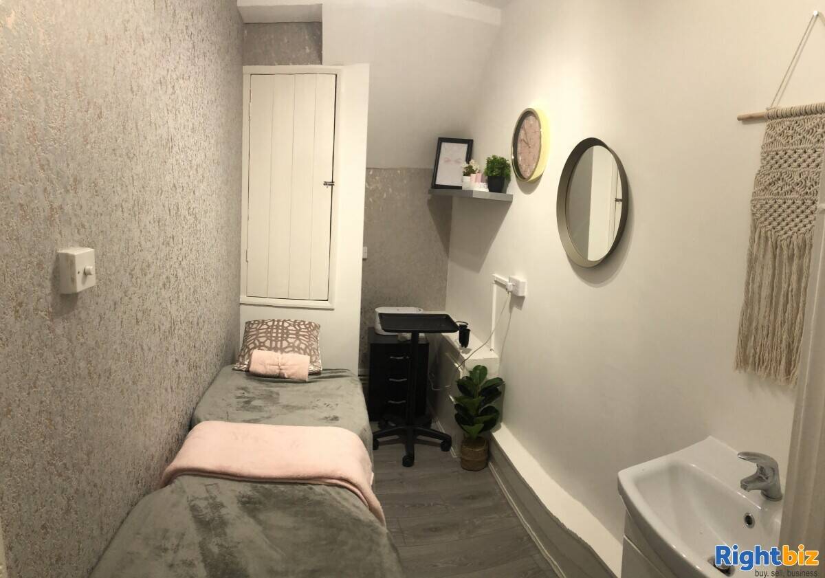 Fully furnished salon for sale Photo 4