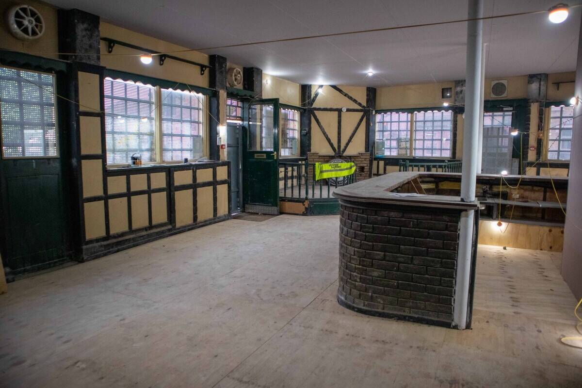 LONDON - GROUND FLOOR LOCK-UP PUB