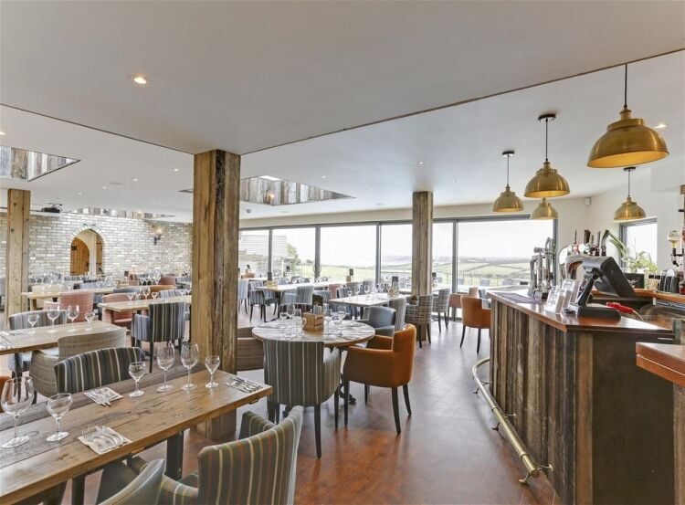 One of Cornwall’s Finest Country Inns, Restaurant & Hotel For Sale in Wadebridge Photo 4