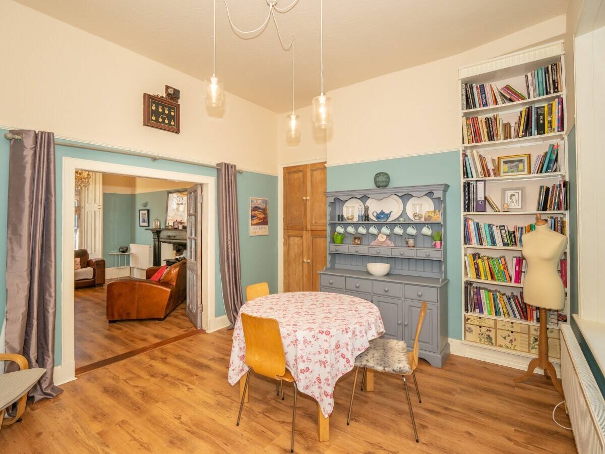 Popular Victorian Guest House in Annan Photo 4