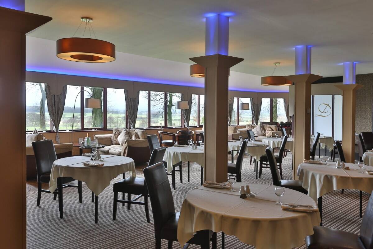 Strategically located, highly profitable 29-bedroom country house hotel Photo 3