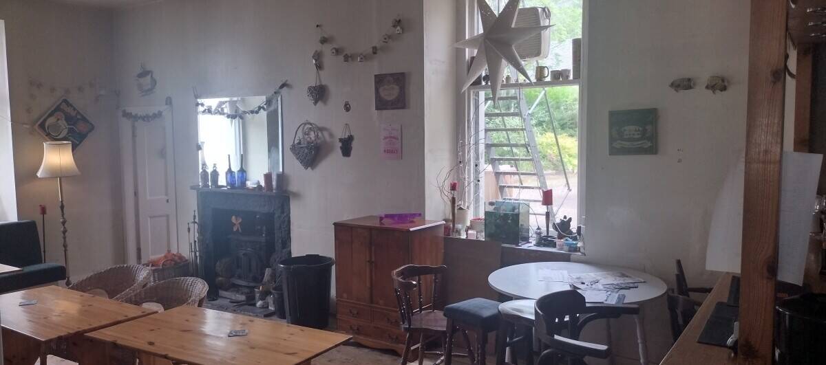 Hotel For Sale-Pub-Restaurant-14 bedrooms-garden-parking-Queen Elizabeth national park Photo 4