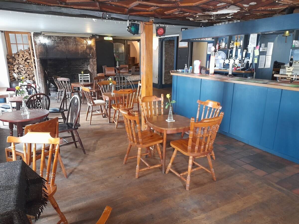 MONMOUTH TOWN CENTRE - HISTORIC PUBLIC HOUSE WITH SIX LETTING ROOMS Photo 4