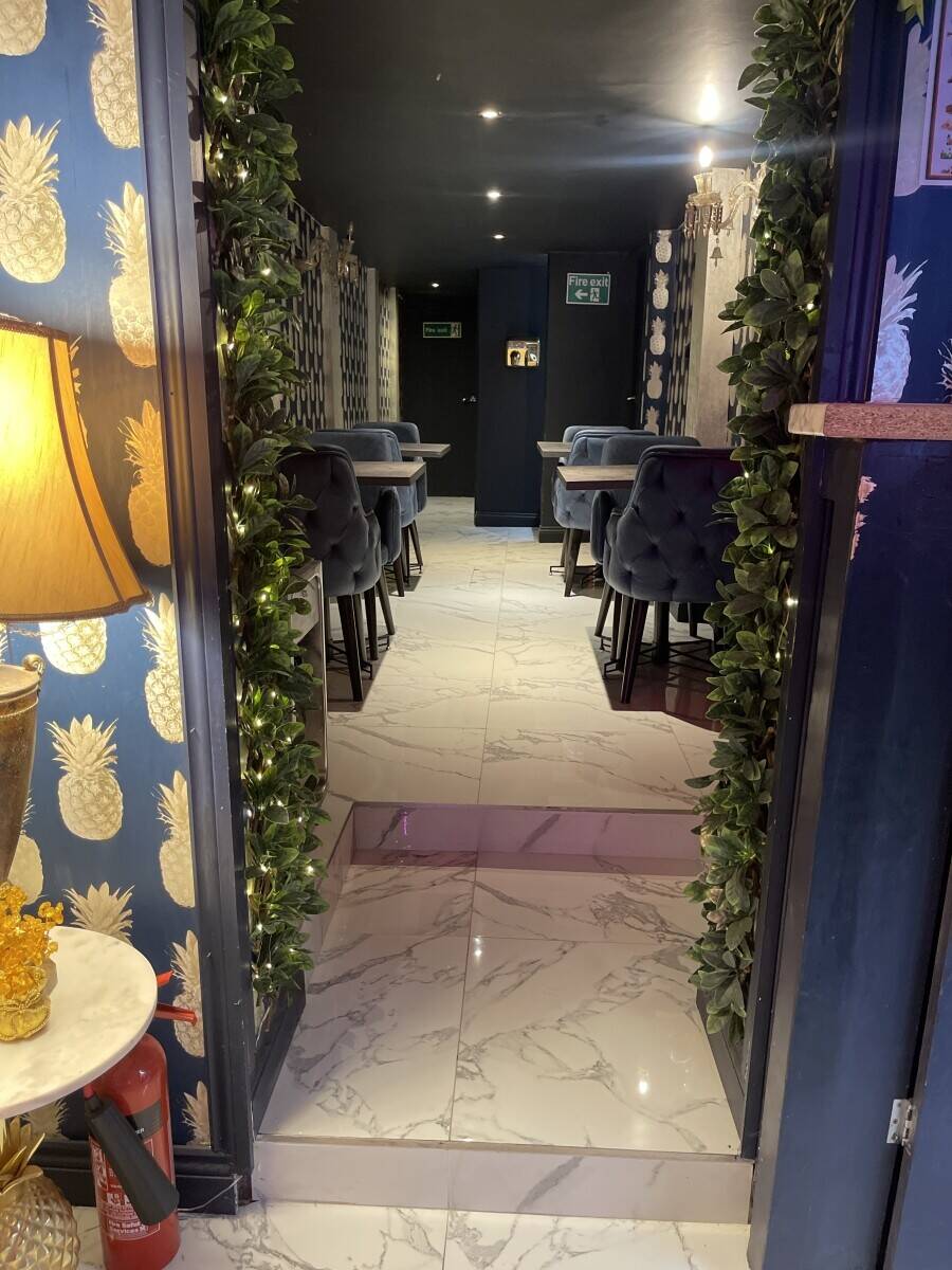 Leasehold Shisha Lounge for Sale in Friern Barnet, London N12 Photo 4