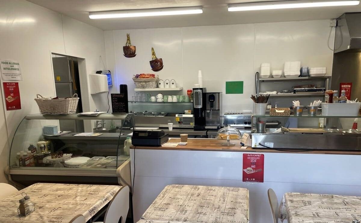 Well established cafe for sale with Sensible rent and ZERO business rates Photo 4