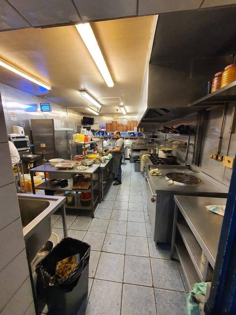 INDIAN TAKEAWAY PRIME LOCATION GATWICK
