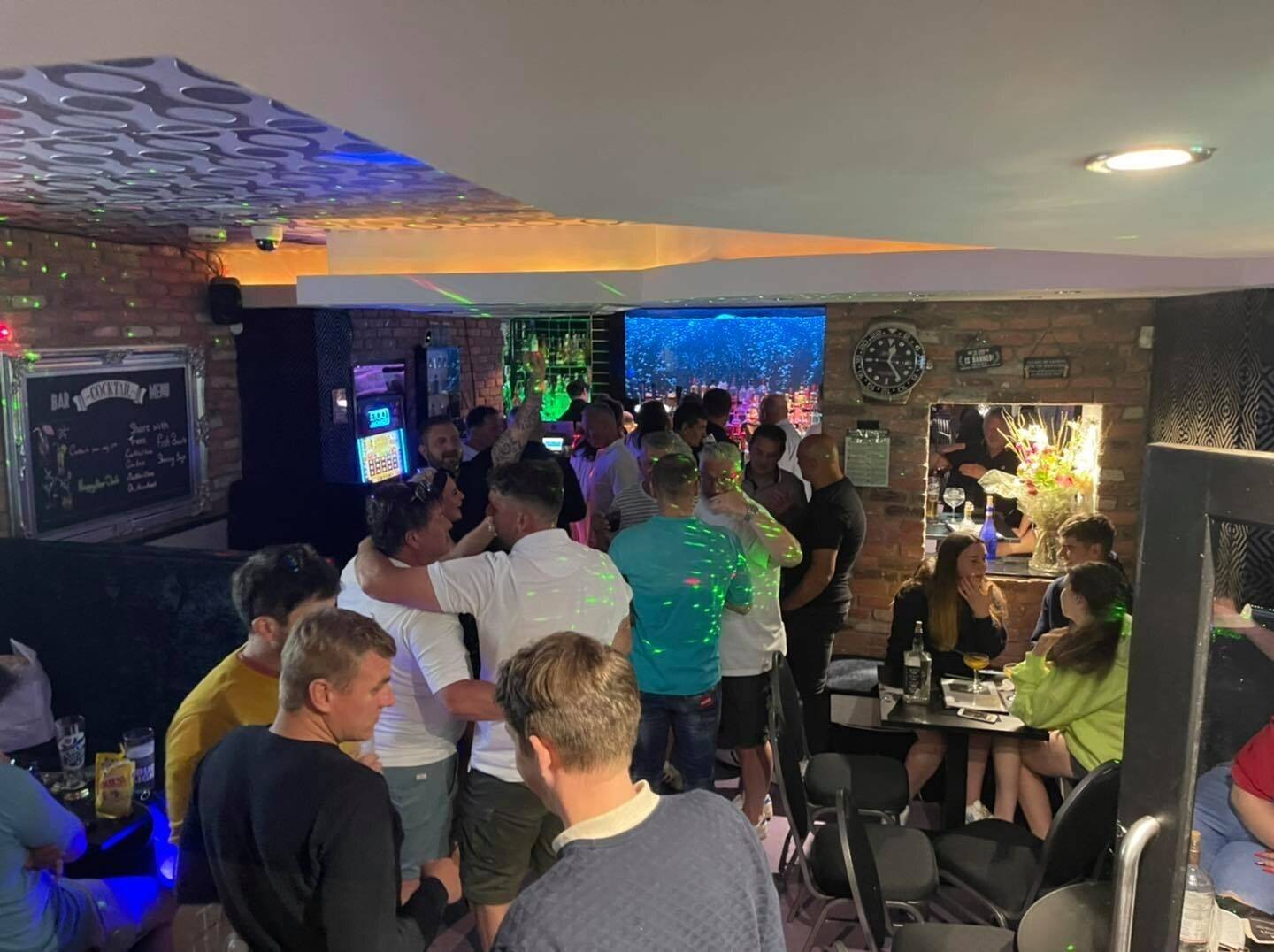 Busy established bar with late licence no brewery tie Photo 5