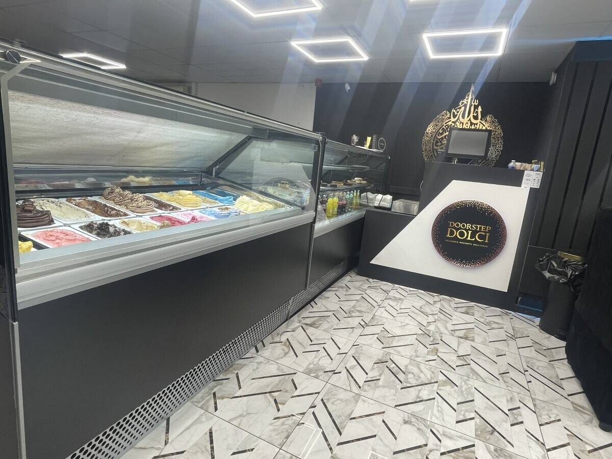 HIGHLY RATED TAKEAWAY/DESSERT PARLOUR WITH ACCOMMODATION IN BEDFORD
