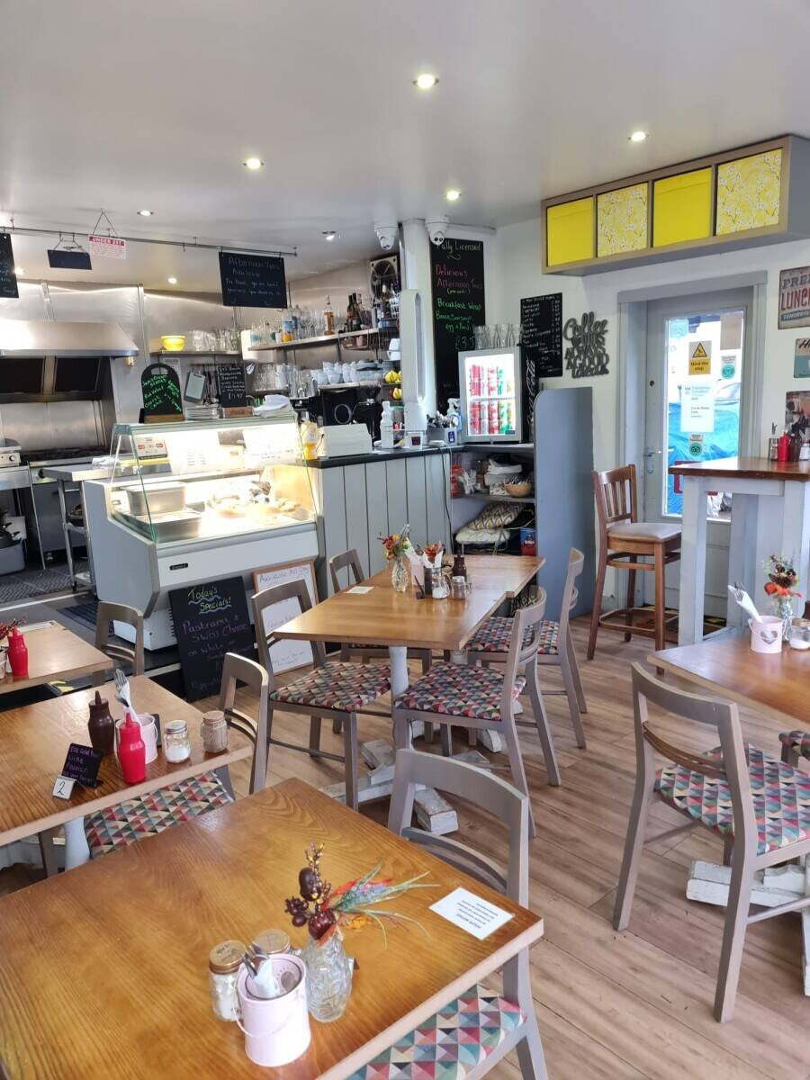 Busy family cafe for sale Photo 4