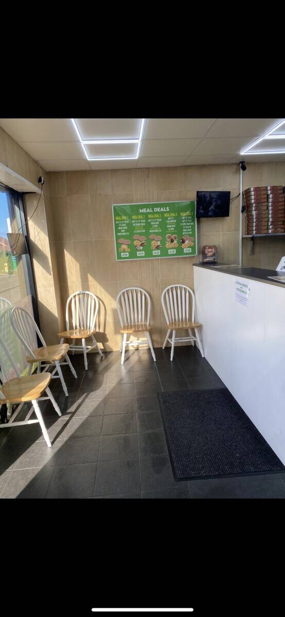 Newly refurbished shop for sale Photo 4