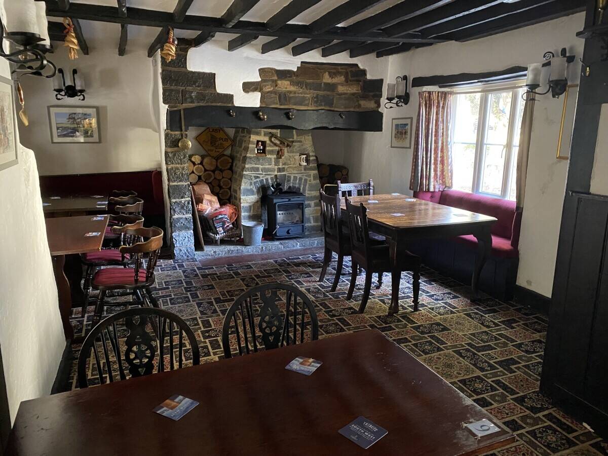 SOMERSET – TRADITIONAL COUNTRY VILLAGE PUBLIC HOUSE