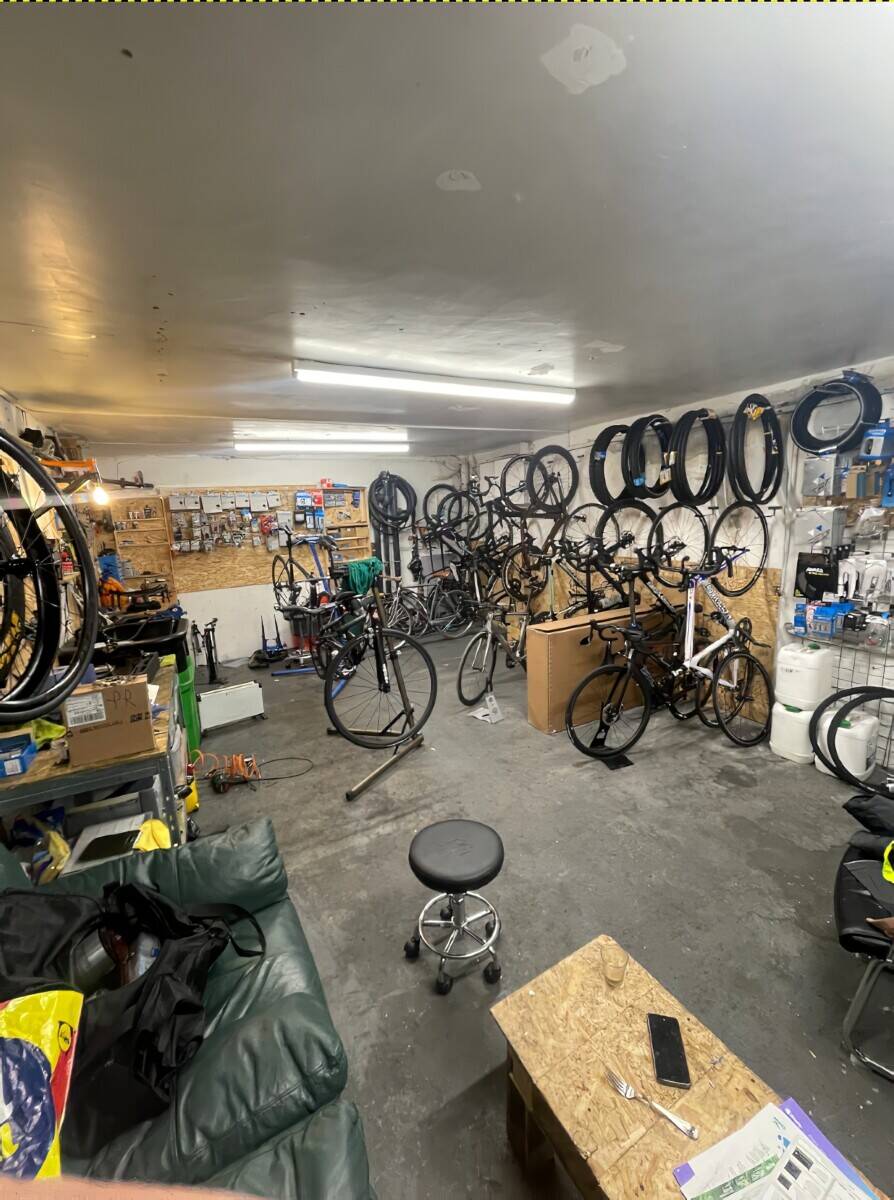Leasehold bike shop in Fulham - putney bridge