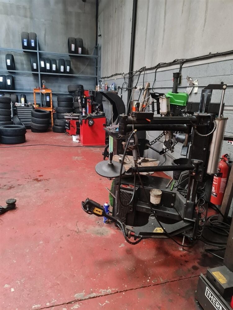TYRE SHOP AND GARAGE Photo 4
