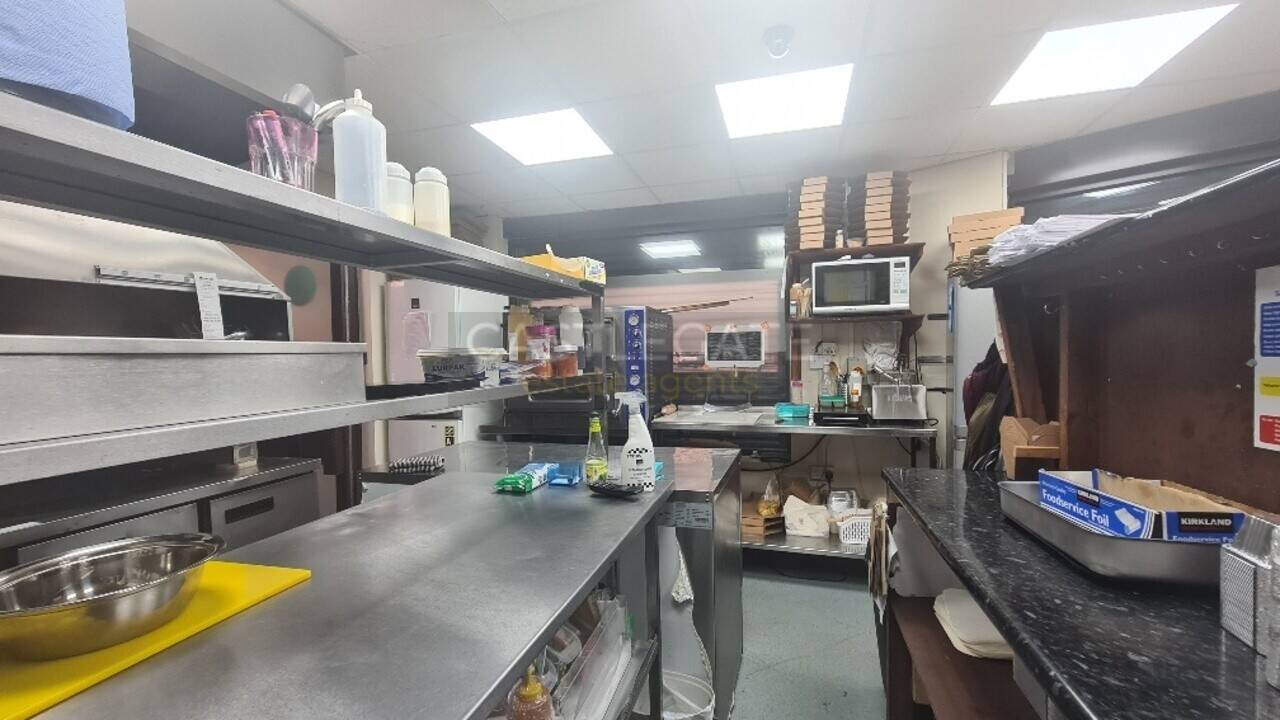 Leasehold diner/ takeaway for sale in Huddersfield Photo 4