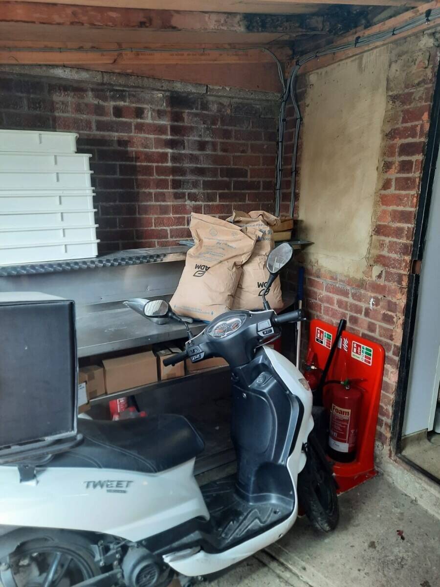 Fully fitted pizza shop lease for sale Photo 4