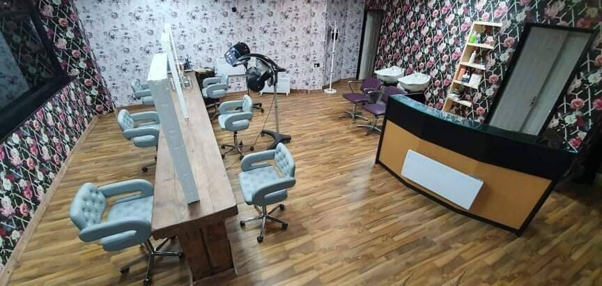 Leasehold Unisex Beauty Salon For Sale In Wakefield town centre