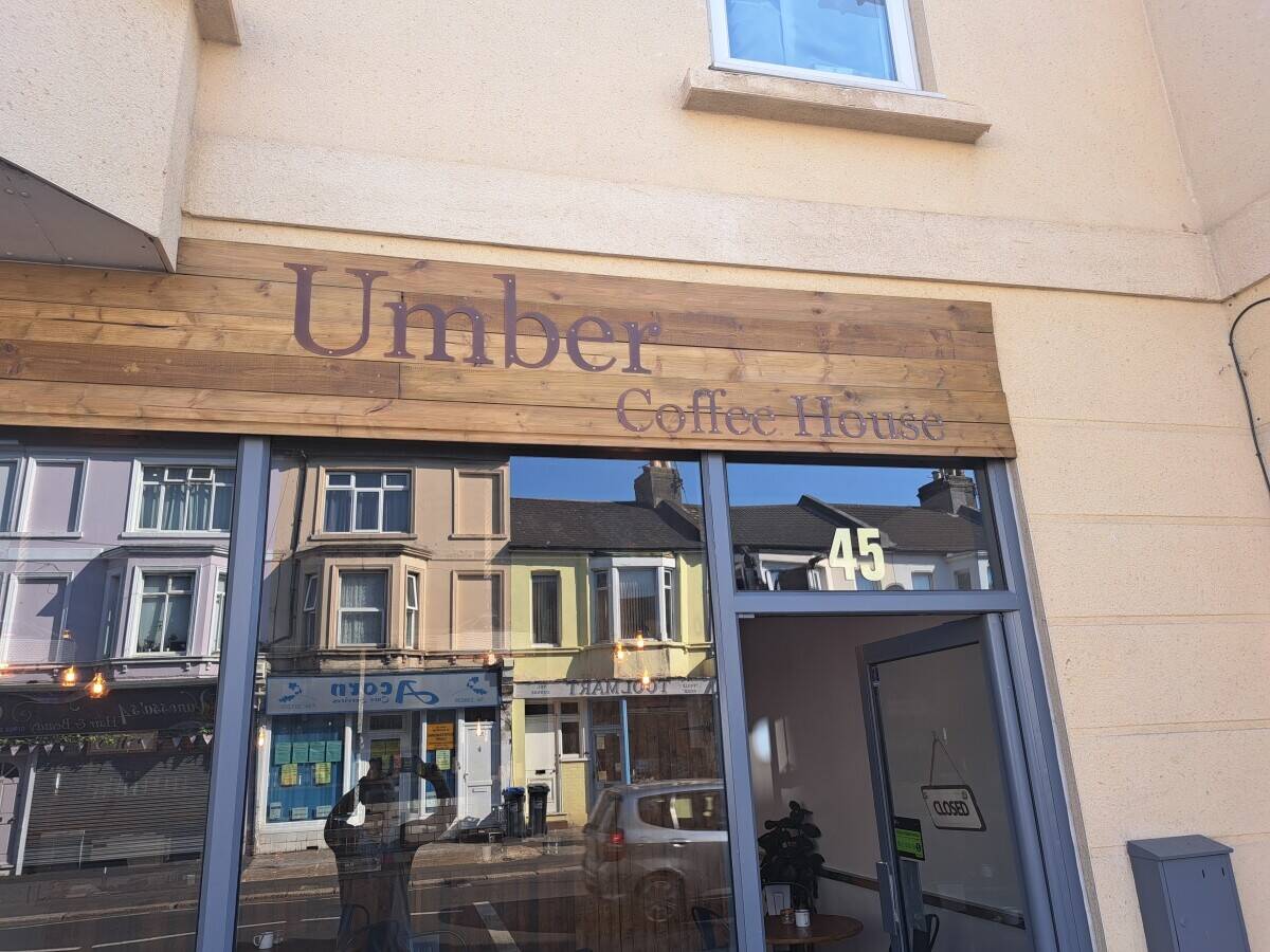 PRICE REDUCED!! Beautiful leasehold Coffee Shop for sale, 2 mins from Worthing Station Photo 4