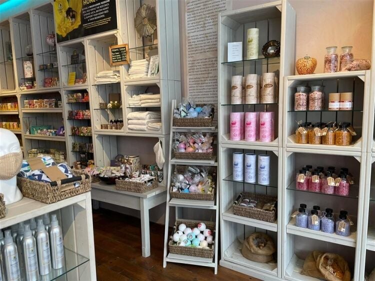 A RETAIL STORE SPECIALISING IN ORGANIC PRODUCTS