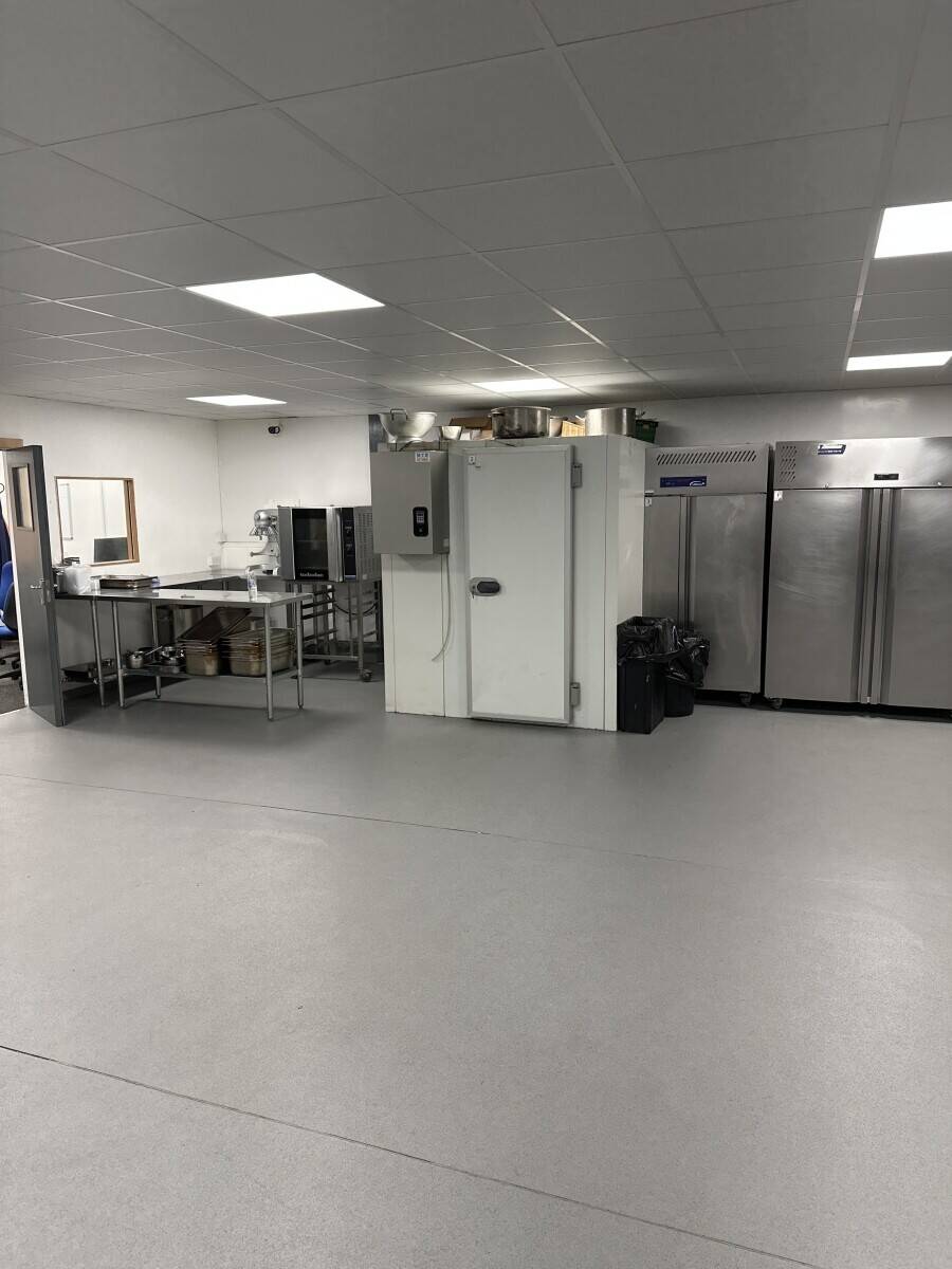 Fully equipped catering unit in Warrington 