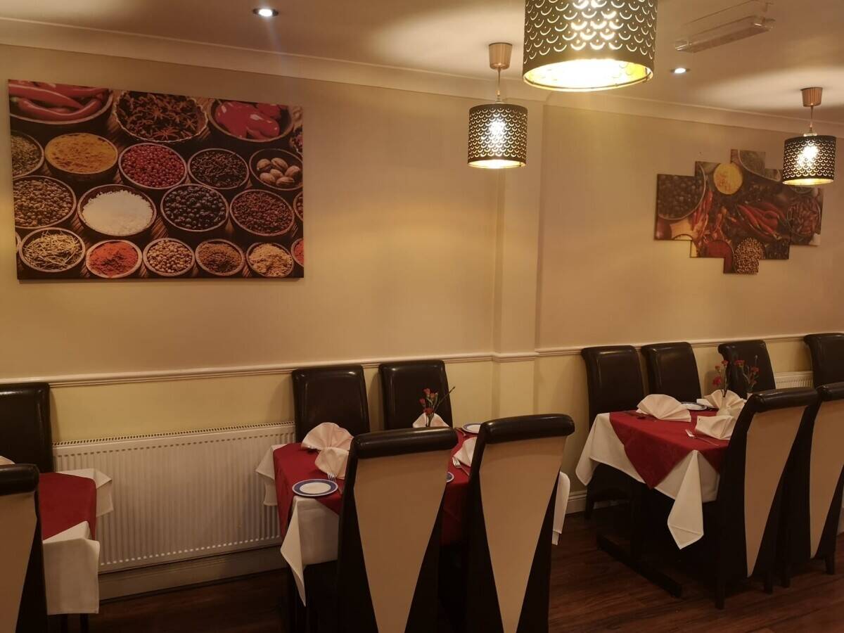 Restaurant & TakeAway for sale in Enfield London (Long Lease)