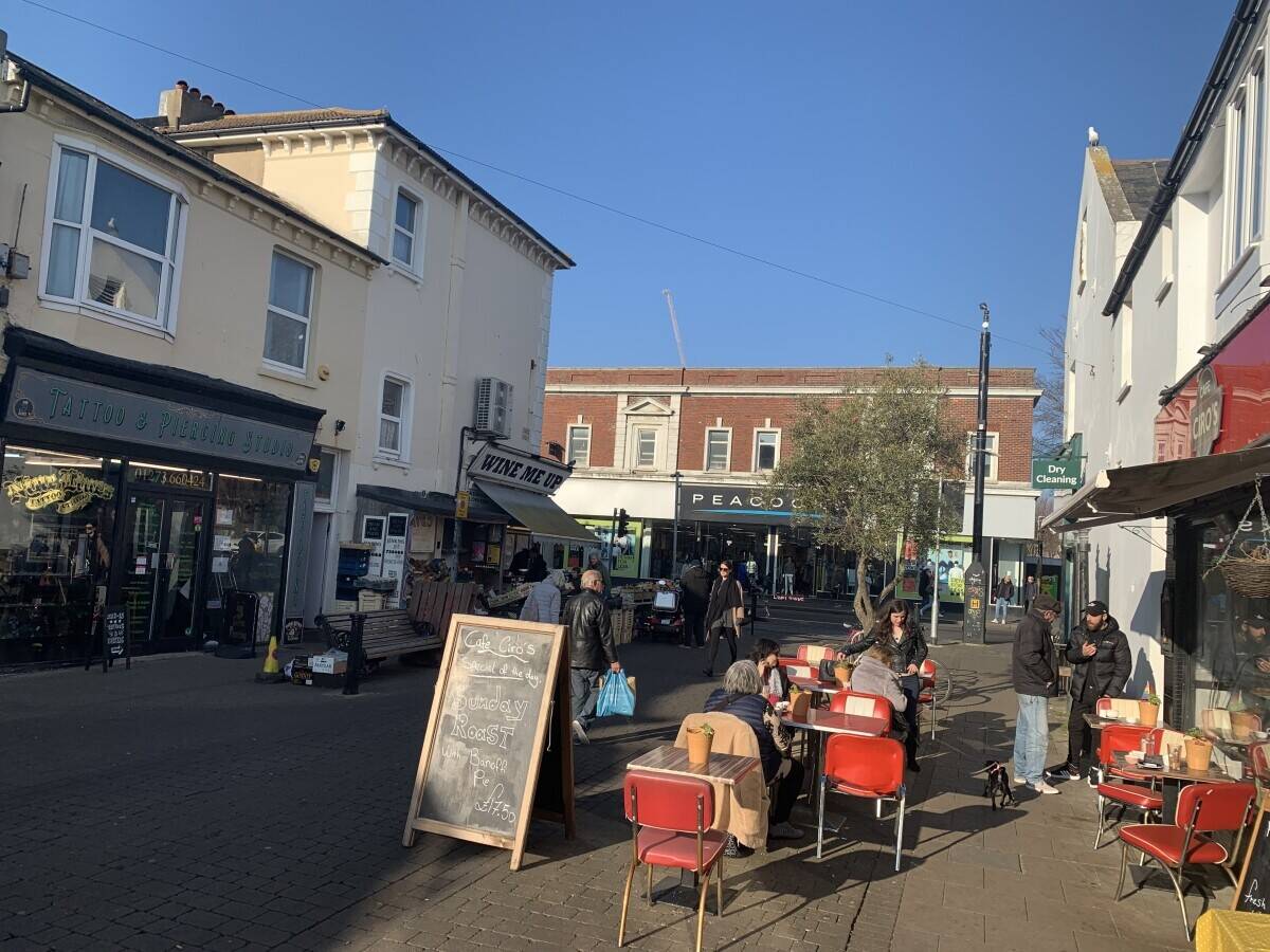 Thai café/restaurant for sale in busy George St, Hove.