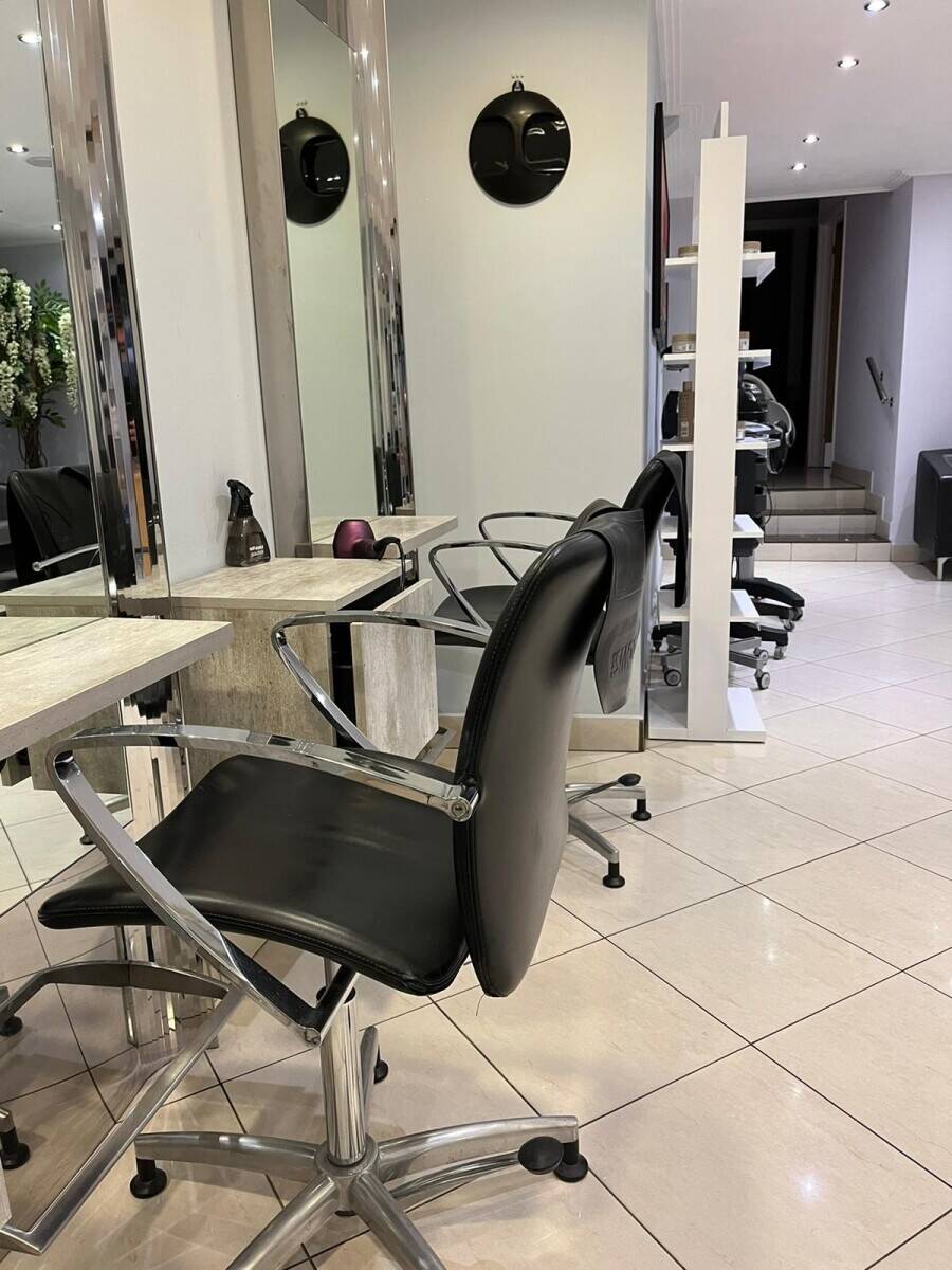 Established hairdressing salon location  for sale in Ipswich, Suffolk Photo 4
