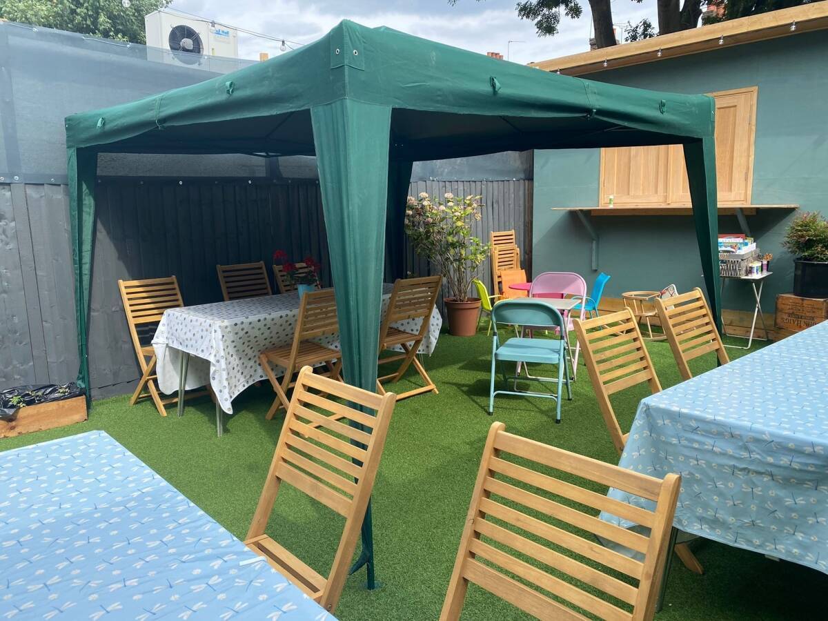 Coffe shop/Restaurant/Alcohol license + 1 bed flat/Turnpinke lane