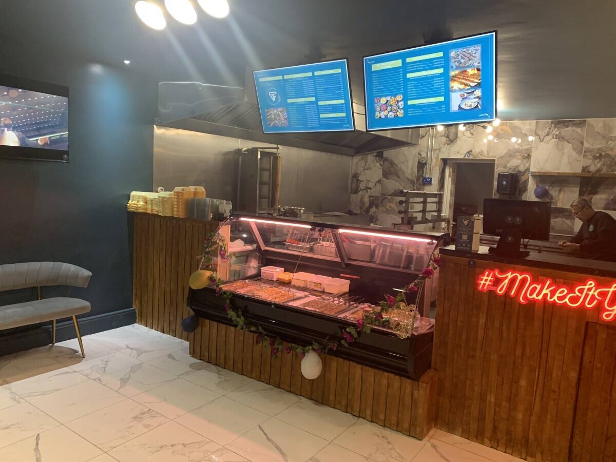 Turkish takeaway/coffee shop for sale in the heart of Romford, London.