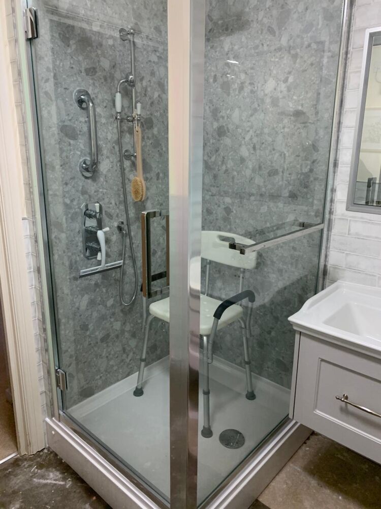 REDUCED - Successful & Long-Established Kitchen, Bathroom and Bedroom supplier with a stellar reputation in the surrounding areas of Hampshire Photo 4
