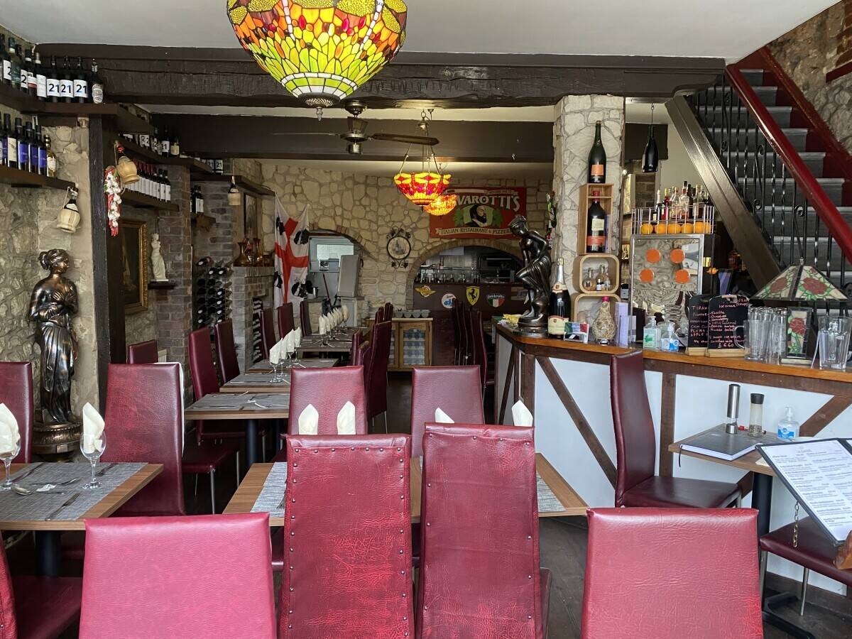 Italian restaurant + flat in a prime location Photo 4