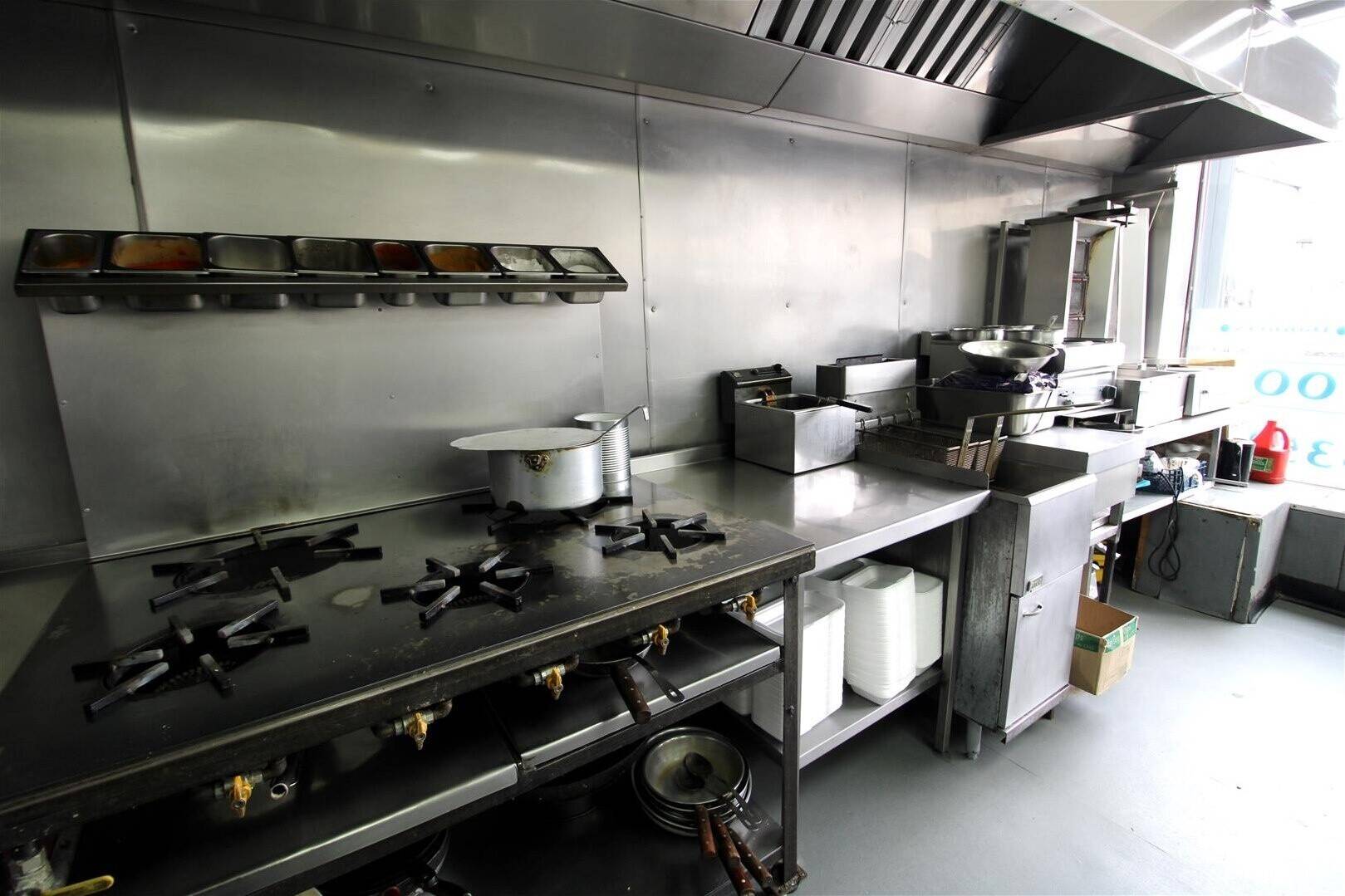 Fast Food Takeaway Business for sale, Prime Location, Well established. Photo 4