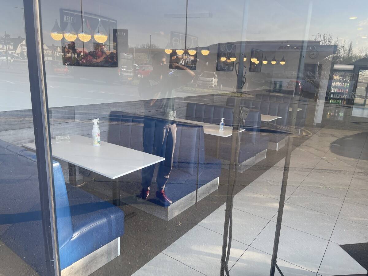 Shawarma Kebab Shop for sale w 5 large Bedroom Flat with potential to make one more shop Photo 5