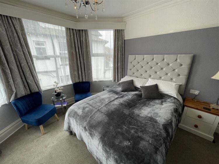 Outstanding South Devon Guest House For Sale in Paignton Photo 4