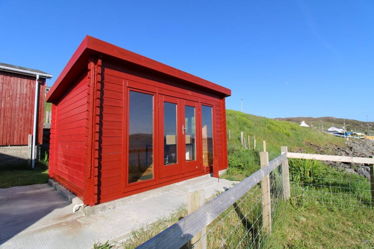 Rarely available turn-key opportunity on the Isle of Barra Photo 3
