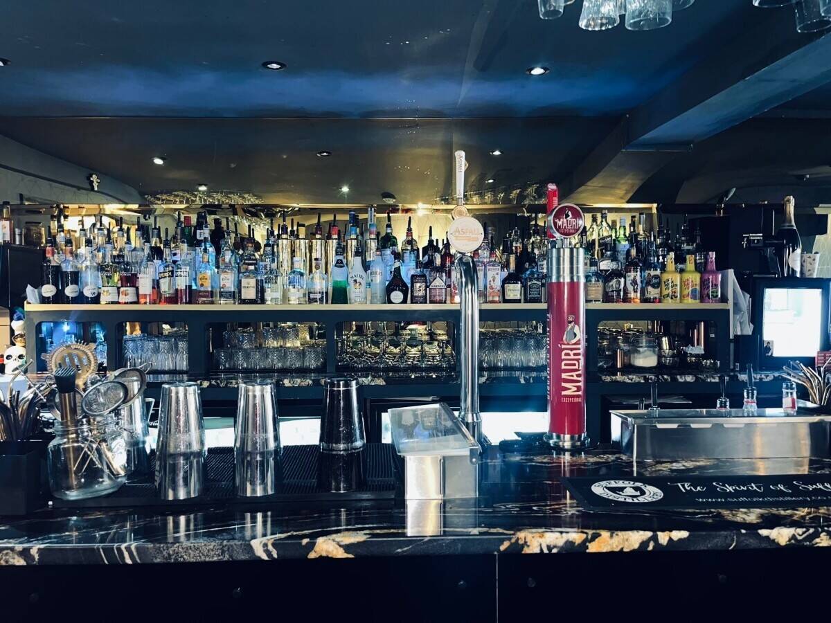 Cocktail Bar Colchester Essex High Street contact number 07944064986 Photo 4