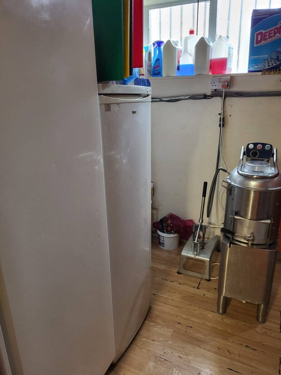 Kebab and pizza shop for sale