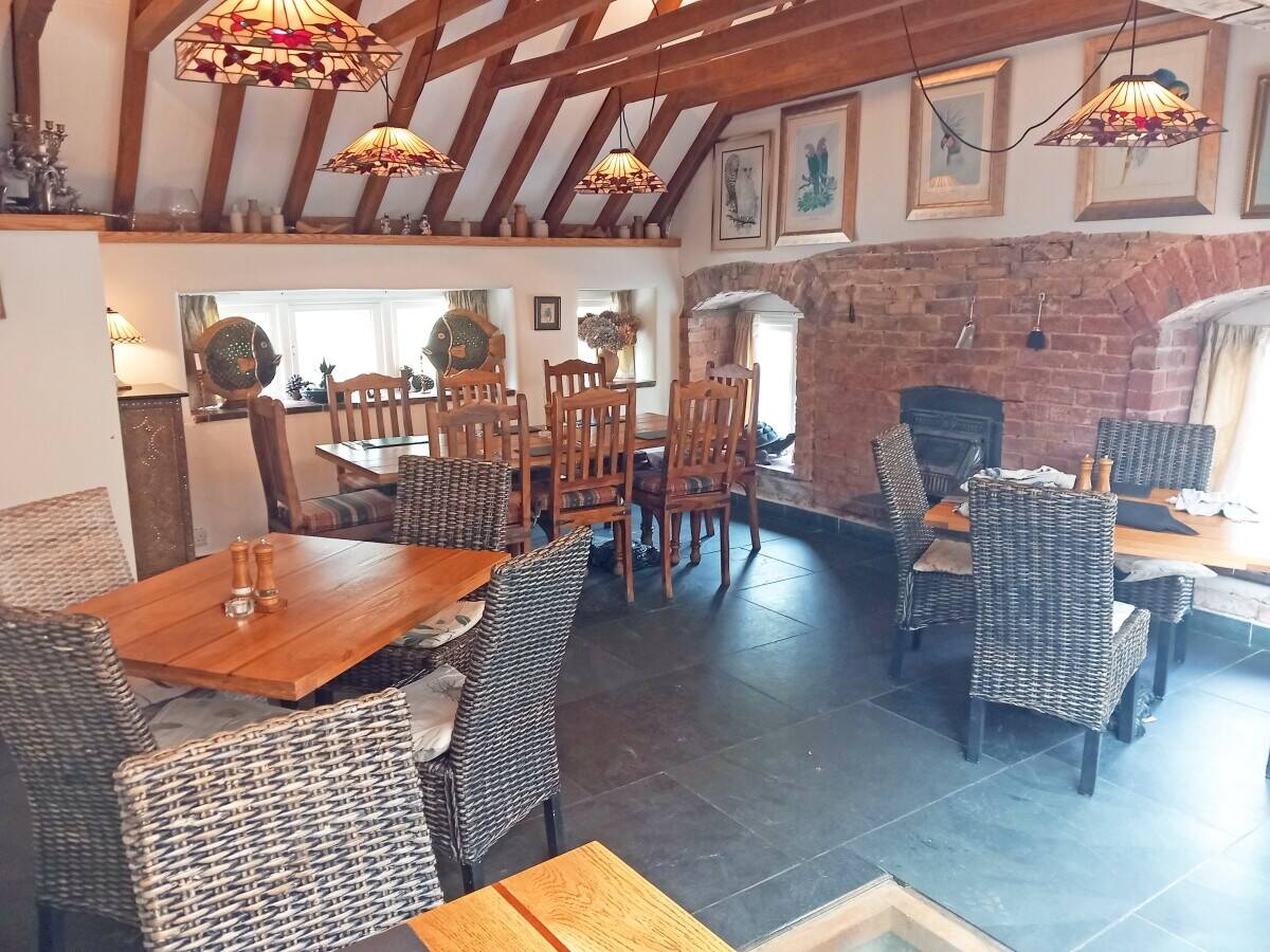 SHROPSHIRE - COUNTRY INN APPOINTED TO AN EXCELLENT CONDITION THROUGHOUT AND LOCATED IN AFFLUENT AREA Photo 4