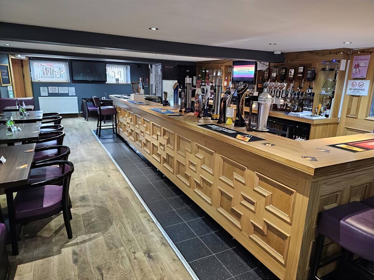 Busy North Ayrshire Village Inn with 4 bed flat close to all amenities Photo 4