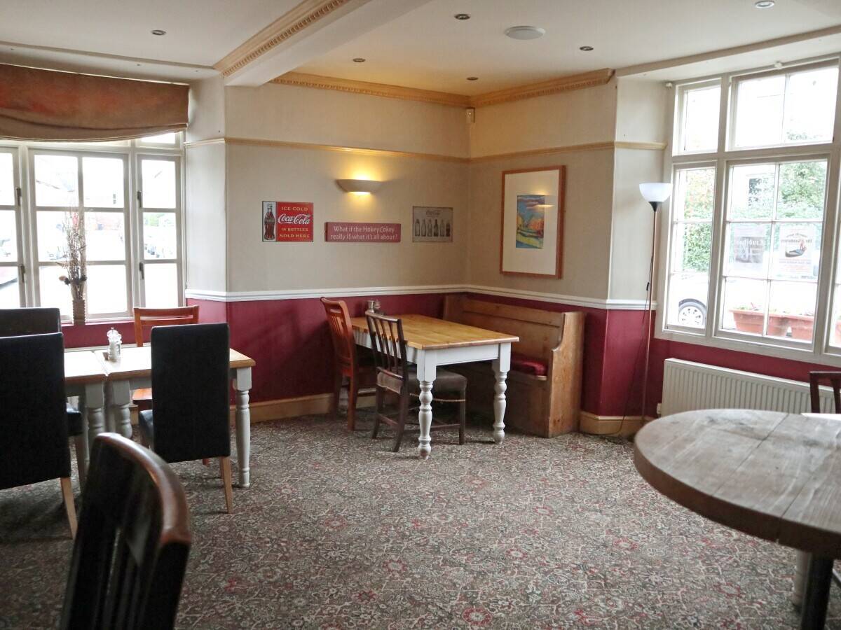 SOMERSET – CHARACTER VILLAGE FREEHOUSE WITH LETTING ROOMS Photo 4