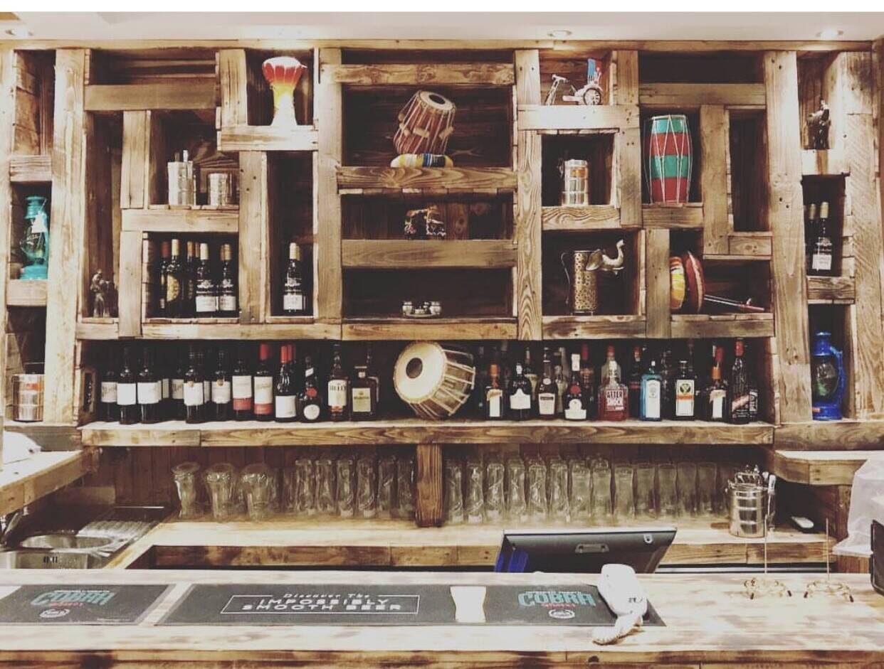 Profitable 100 seater restaurant with bar area in affluent town centre with acommodation Photo 4